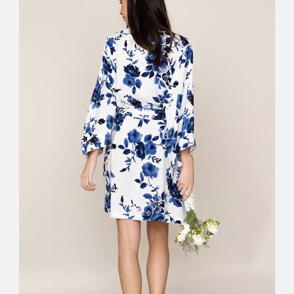 Yumi Kim floral robe 👘 - Picture 2 of 3